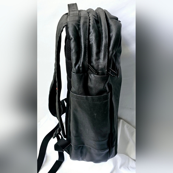 INCASE Large Backpack - Picture 1 of 15